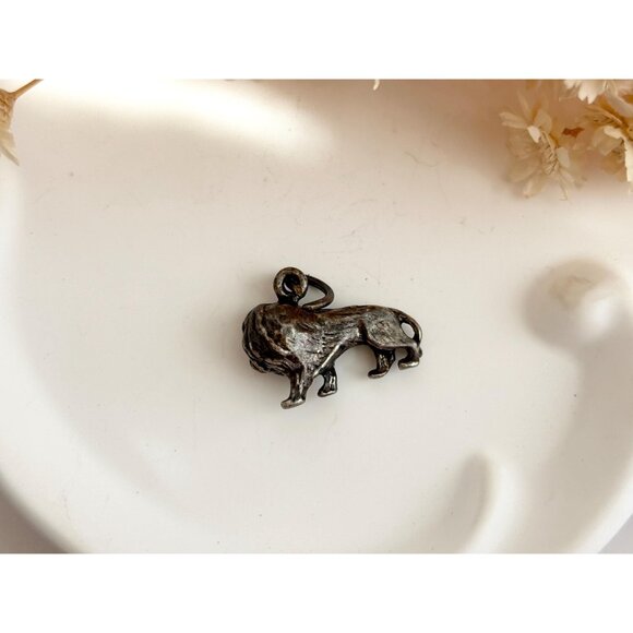 Lion  Figural Silver Toned Figural Vintage Pendant | Charm - Picture 3 of 7